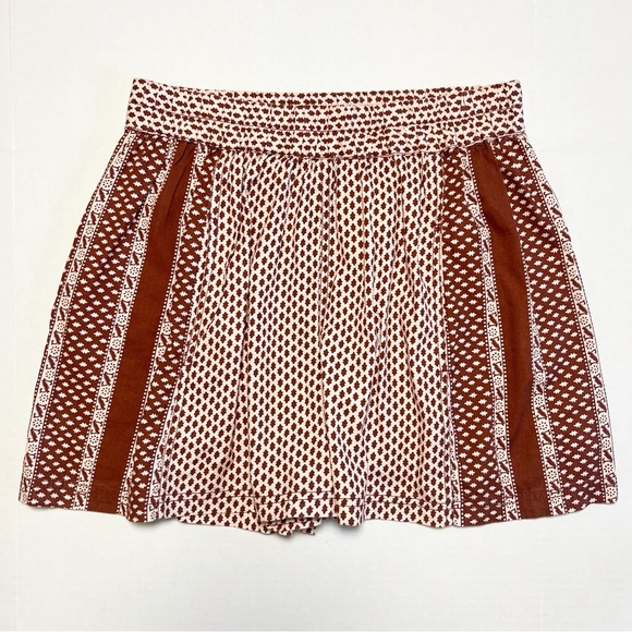 •FREE PEOPLE• Get Free Printed High Rise Pull-On Shorts in Cream & Burgundy Med - Picture 2 of 12